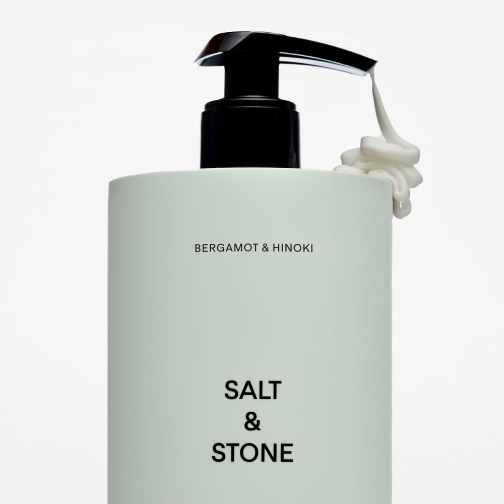 Salt & Stone Presentación de 450 ml para cuidado diario.