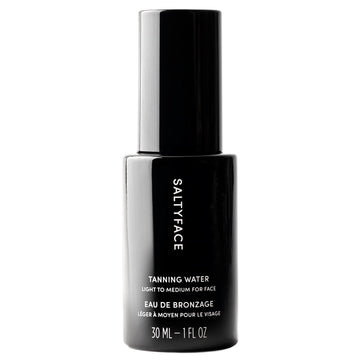 SALTYFACE Agua Bronceadora Botella muestra la fórmula suave para rostro, cuello y pecho.