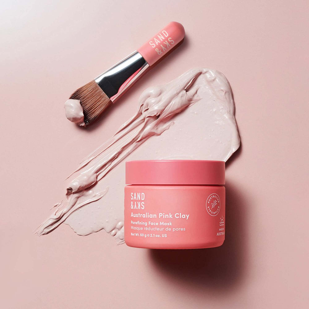 Sand & Sky mascarilla rosa aplicada en rostro para mejor textura