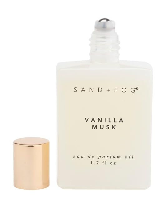 Sand + Fog Vanille Musk flacon roll-on élégant, pratique pour retouches nomades.