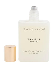 Sand + Fog Vanille Musk flacon roll-on élégant, pratique pour retouches nomades.