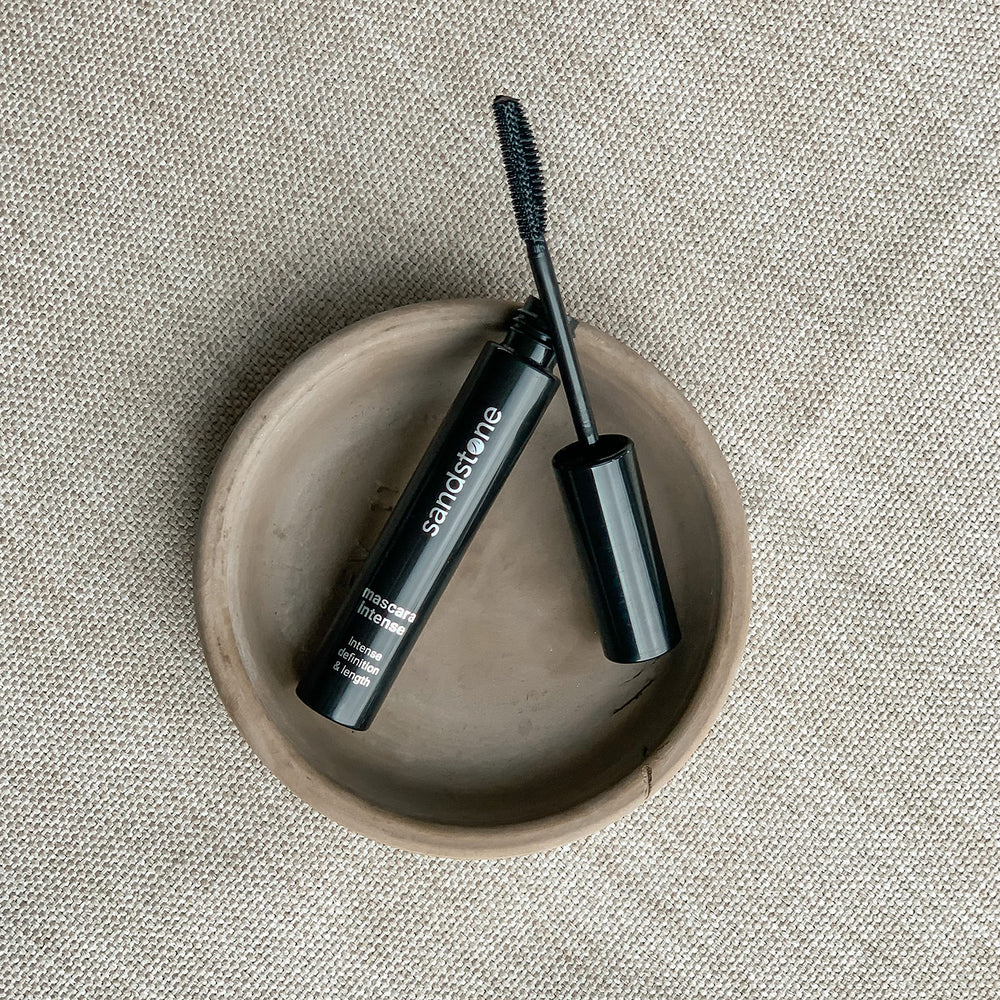 Mascara Sandstone Scandinavia, libre de parabenos para una fórmula más limpia.
