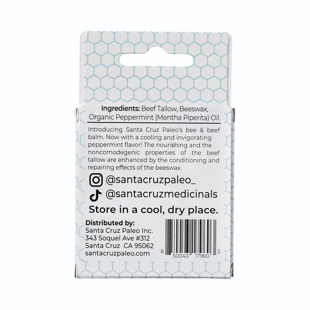 Aplicación suave del bálsamo Santa Cruz Paleo para labios con hidratación duradera.