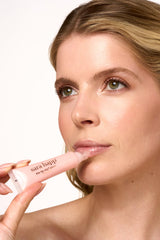 Sara Happ Lip Slip One Luxe Gloss, brillo de alto impacto para un toque de glamour.