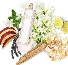 Envase rosado de Sarah Jessica Parker Body Mist con logo dorado para elegancia