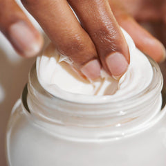 Royal Jelly Body Butter de Savannah Bee, aplicación suave para piel sedosa