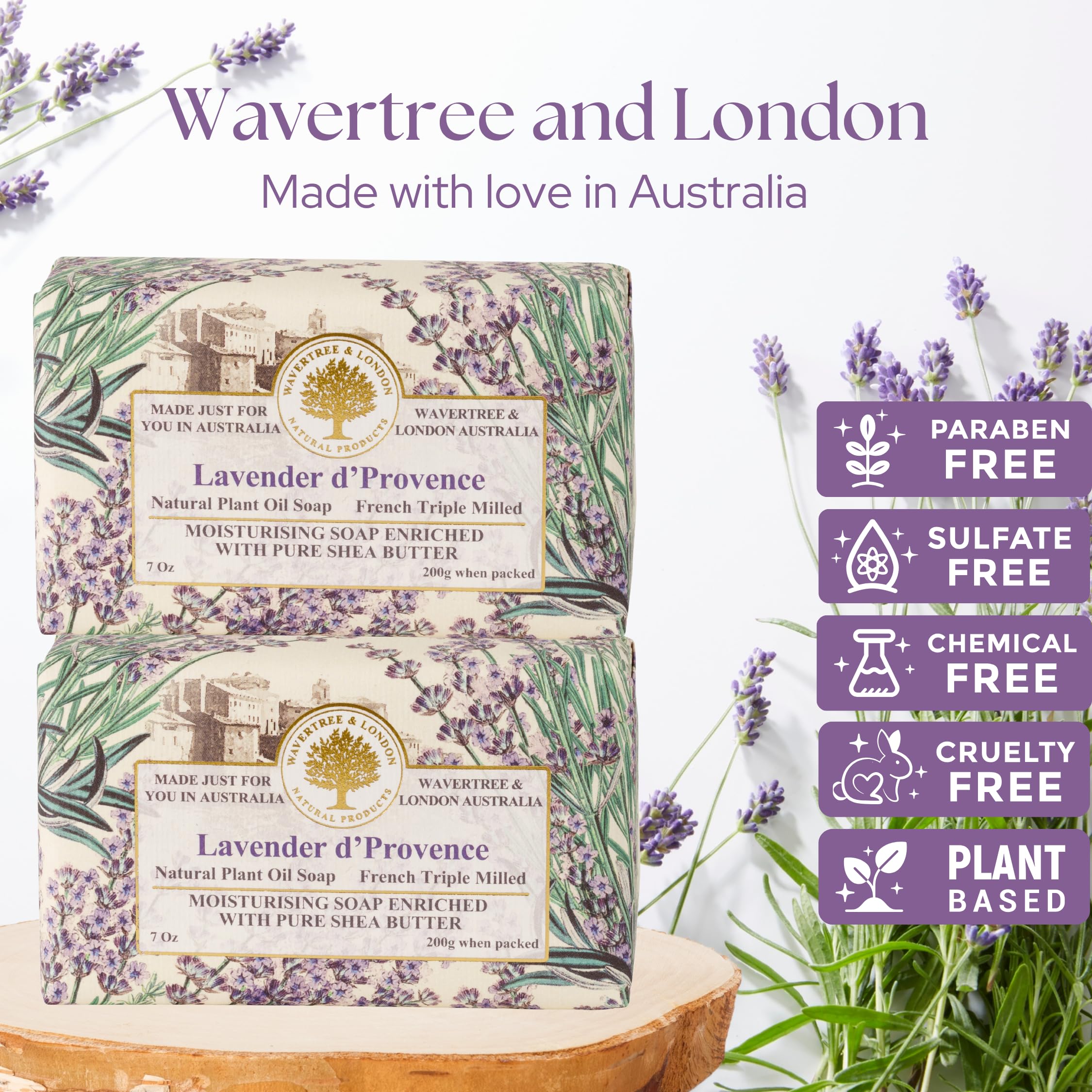 Texture crèmeuse du savon lavande pour une douche luxueuse.