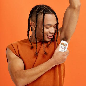 Schmidt's Sandalwood y Citrus, manteca karité y aceites para piel suave.