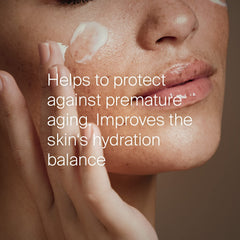 SEBAMED textura ligera para uso diario bajo maquillaje.