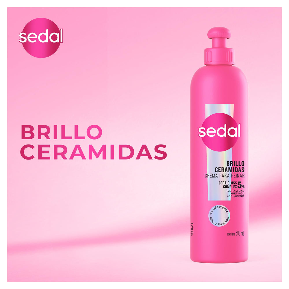Textura sedosa al peinar con Sedal S.O.S. Ceramidas para un acabado pulido.