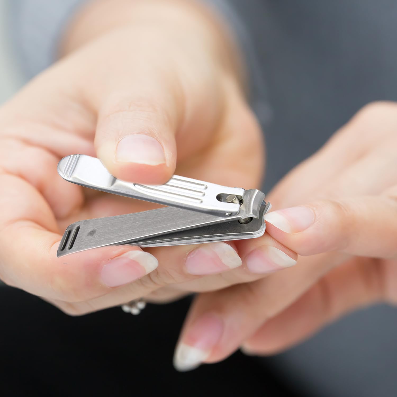 Para hombres y mujeres, cuidado de uñas con Seki Edge.