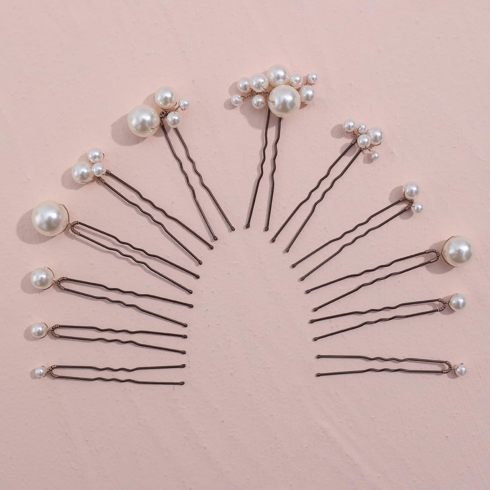 Detalle de perlas brillantes en los alfileres SELFCLOUD para un toque elegante.