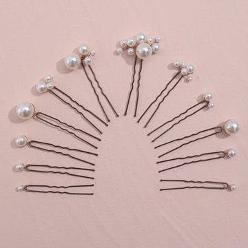 Detalle de perlas brillantes en los alfileres SELFCLOUD para un toque elegante.