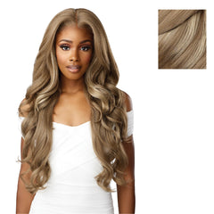 Sensationnel Bare Lace línea de cabello prepeinada para realismo.