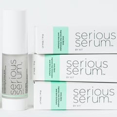 Texture appliquée de Serious Serum après rasage, peau prête à être hydratée
