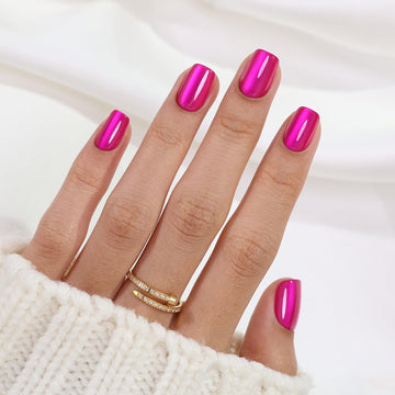 SHANGMENG uñas rosa fucsia con corte cuadrado y efecto ojo de gato, look moderno.
