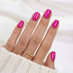 SHANGMENG uñas rosa fucsia con corte cuadrado y efecto ojo de gato, look moderno.