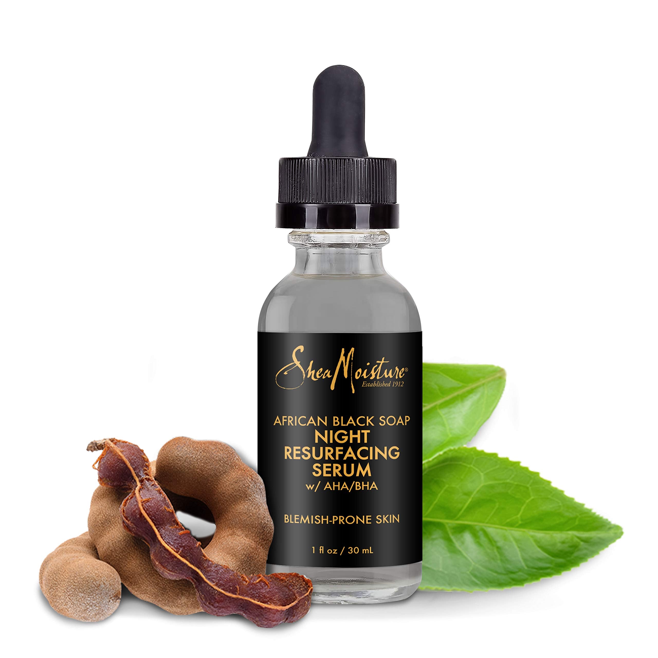 Manteca de karité de SheaMoisture hidrata suavemente durante la rutina nocturna.