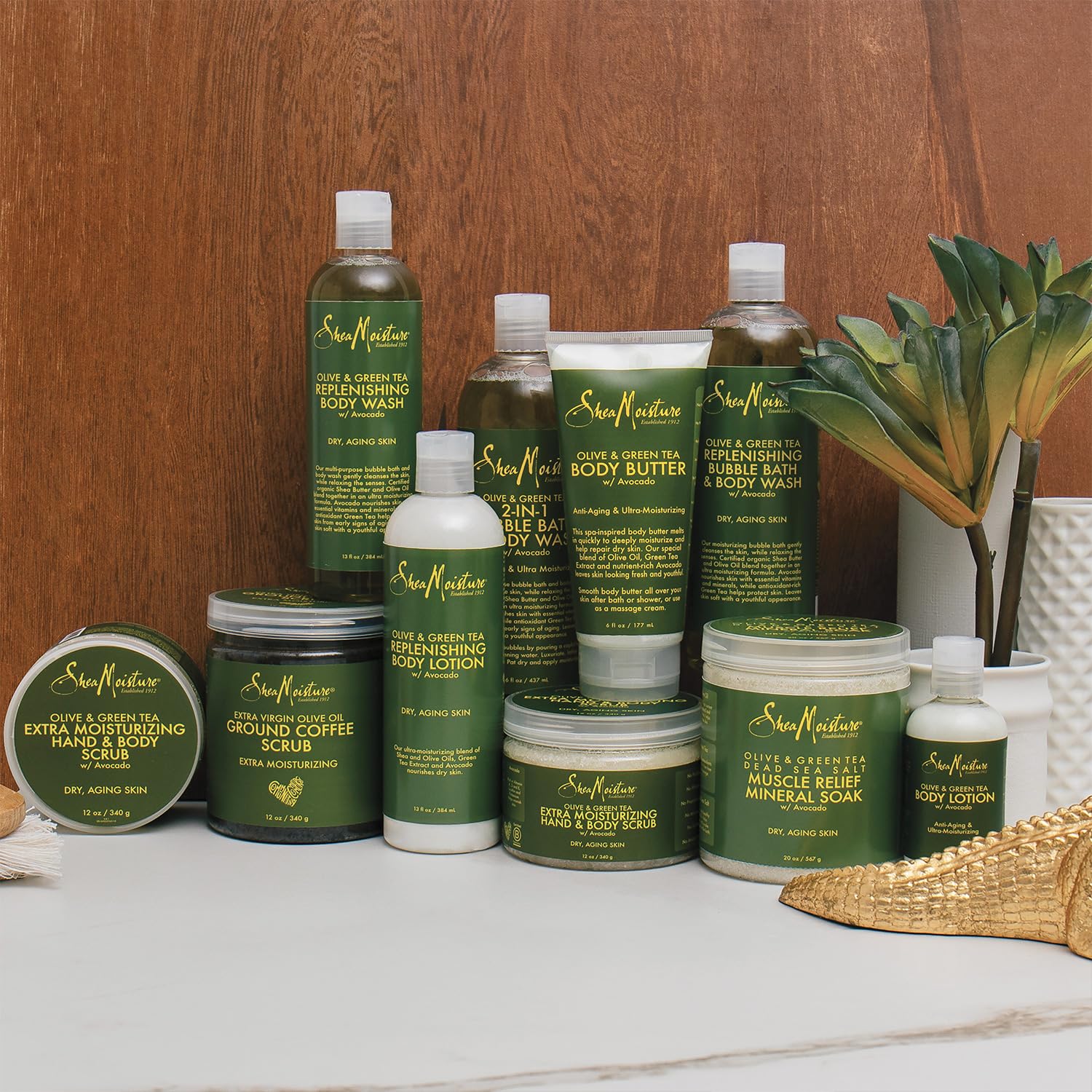 SheaMoisture momento de relajación con masaje usando aceite.