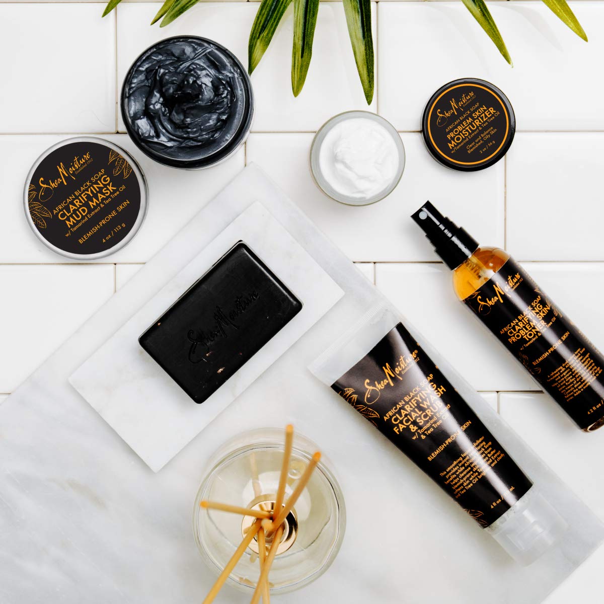Envase responsable de SheaMoisture Tonico Clarificante, enfoque cruelty-free y sostenible.