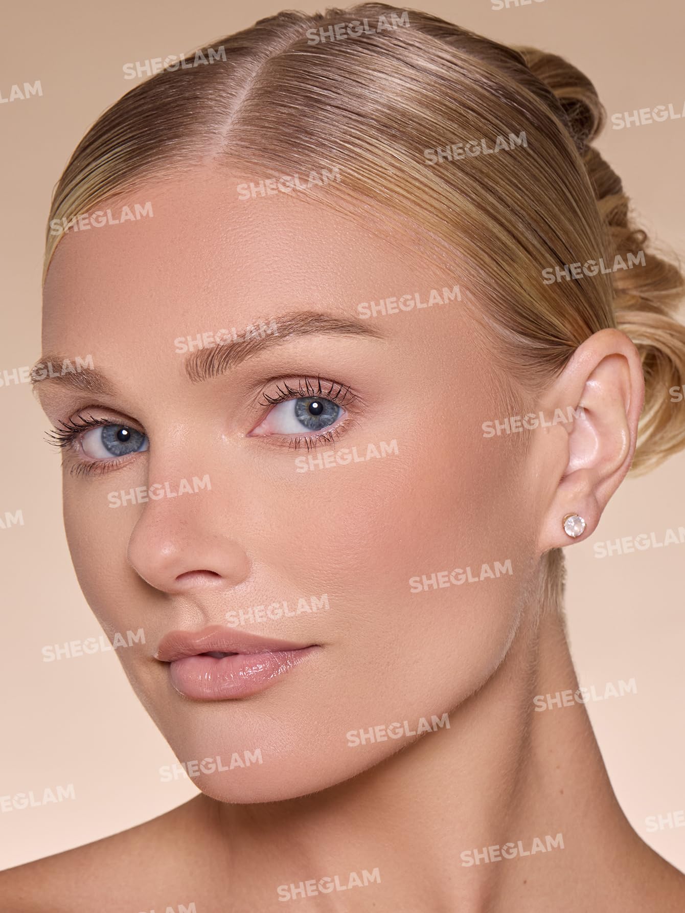 SHEGLAM Bronceador líquido con destellos para un brillo bronceado sutil.