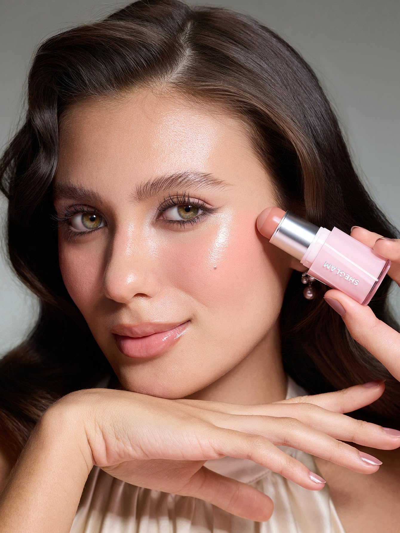 SHEGLAM Buttery Bliss Blush Stick swatch para definir color de forma sutil