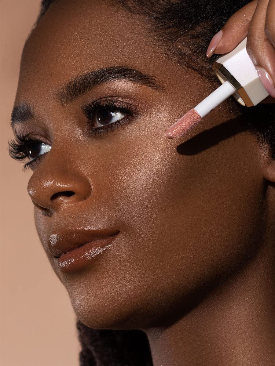 SHEGLAM Glow Bloom la muestra revela color sutil para resaltar rasgos