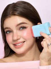 SHEGLAM Glass Glow Blush Stick muestra aplicación suave en piel.