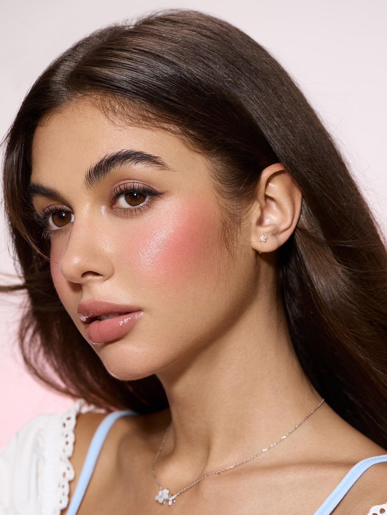 SHEGLAM Glass Glow Blush Stick look final tono nude.
