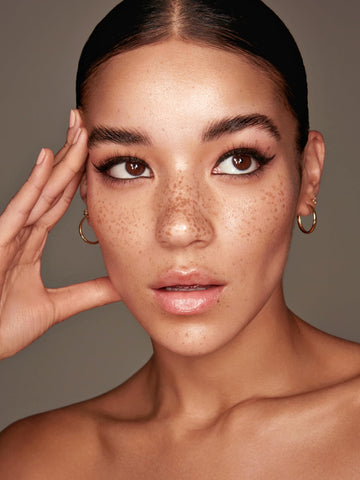SHEGLAM Insta-Fill: aplicación suave y duradera para cejas definidas.