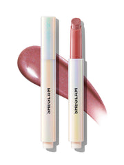 SHEGLAM labial sólido hidratante en envase compacto para llevar.