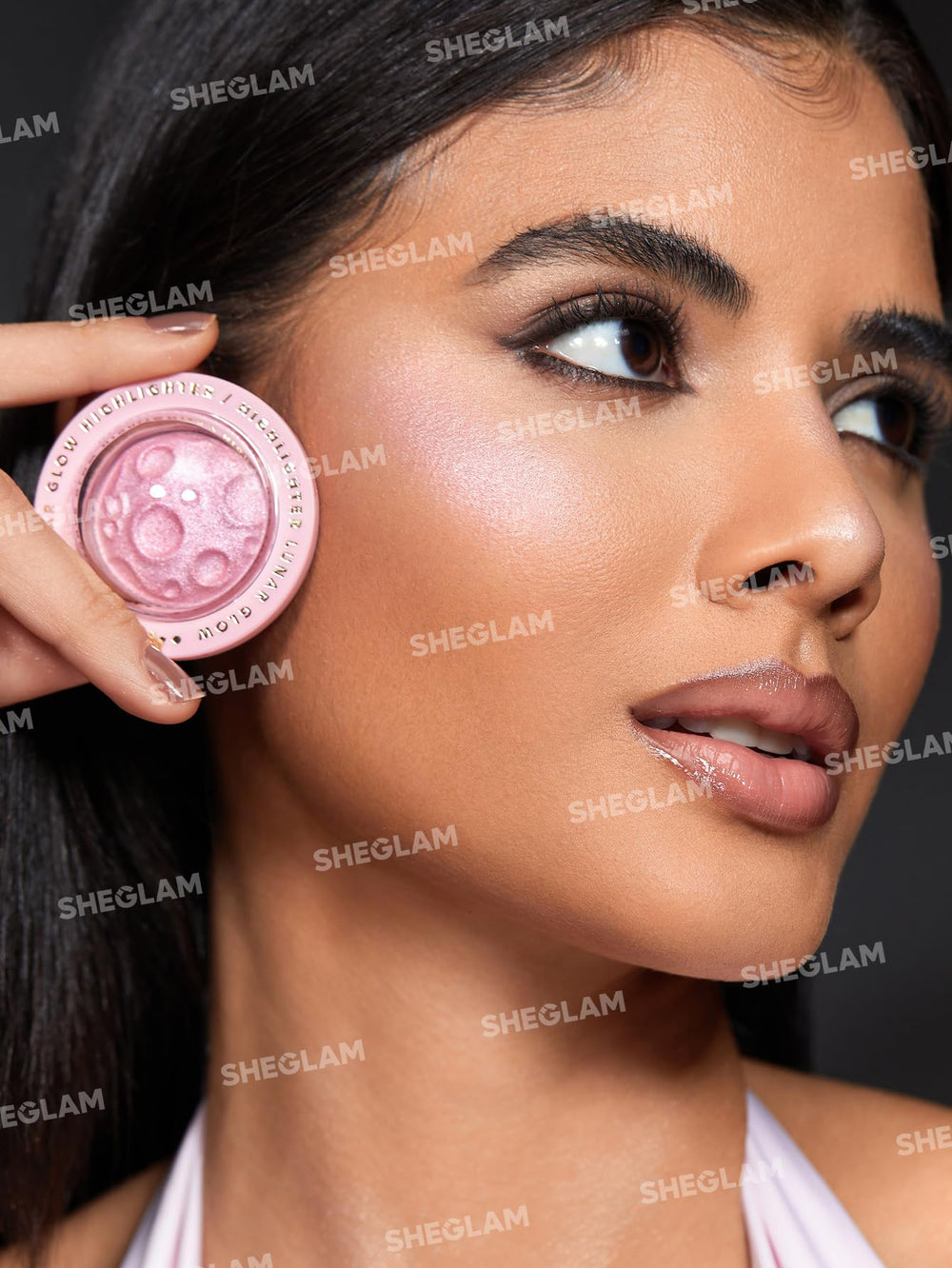 SHEGLAM Lunar Glow cuatro tonos para diferentes tonos de piel.