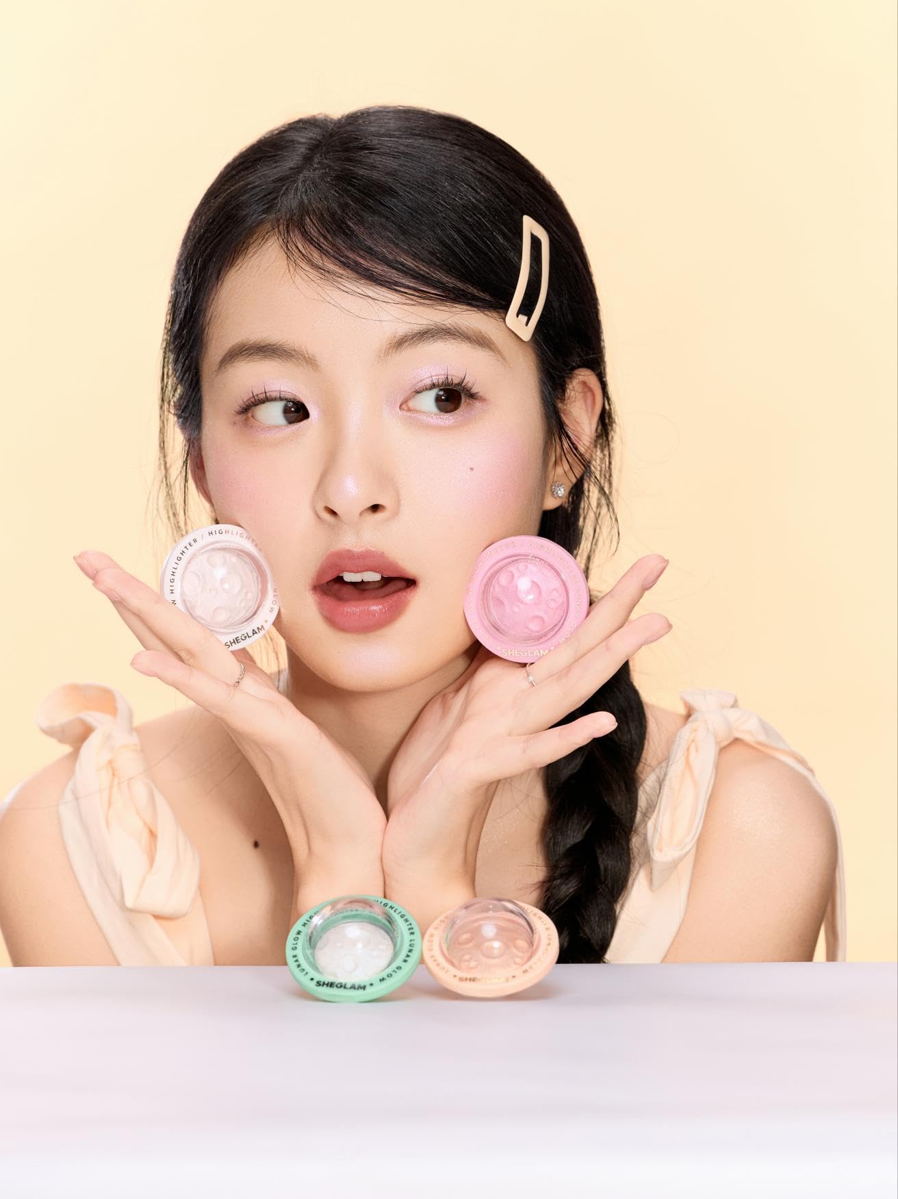 SHEGLAM Lunar Glow ideal para ojos y pómulos.