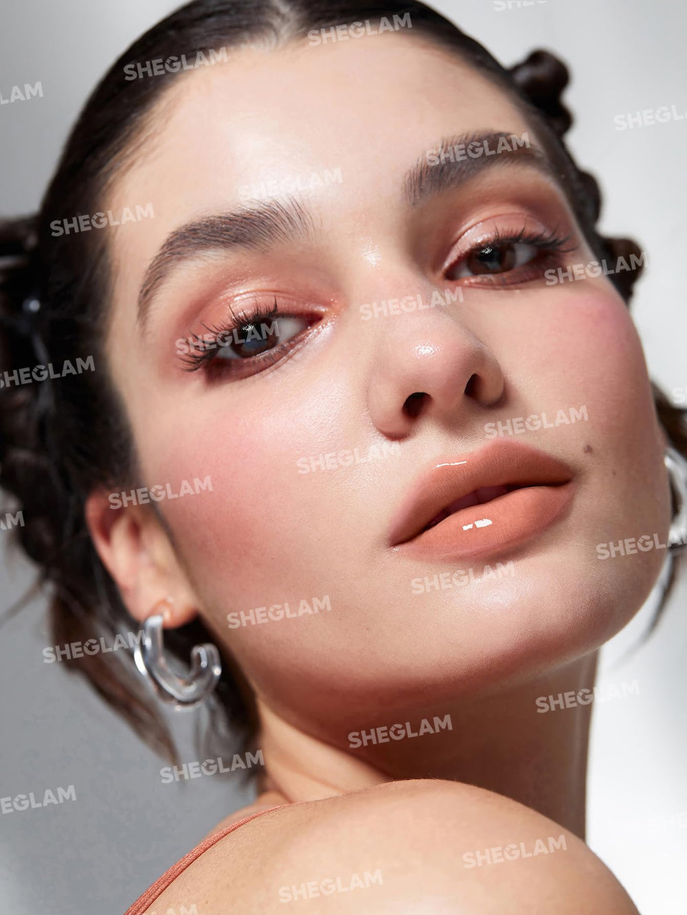 SHEGLAM PoutPerfect: aplicación suave para labios definidos.