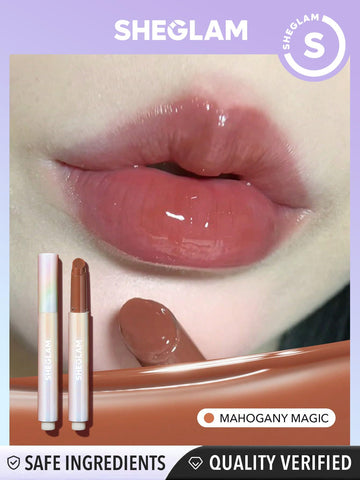Forma compacta facilita retoques en la bolsa con SHEGLAM PoutPerfect.