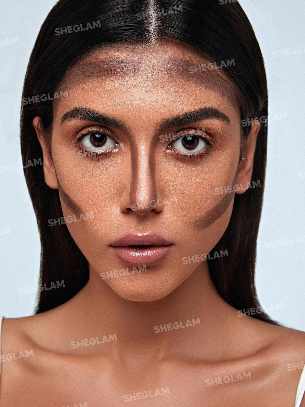 SHEGLAM Snatch 'n' Define textura cremosa y ligera para difuminar.