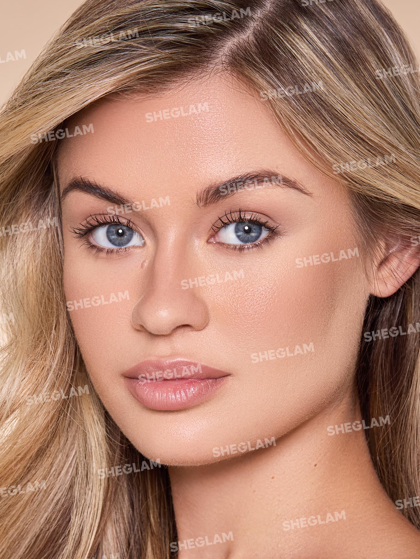 Bronceador líquido Toffee con esponja integrada y textura cremosa