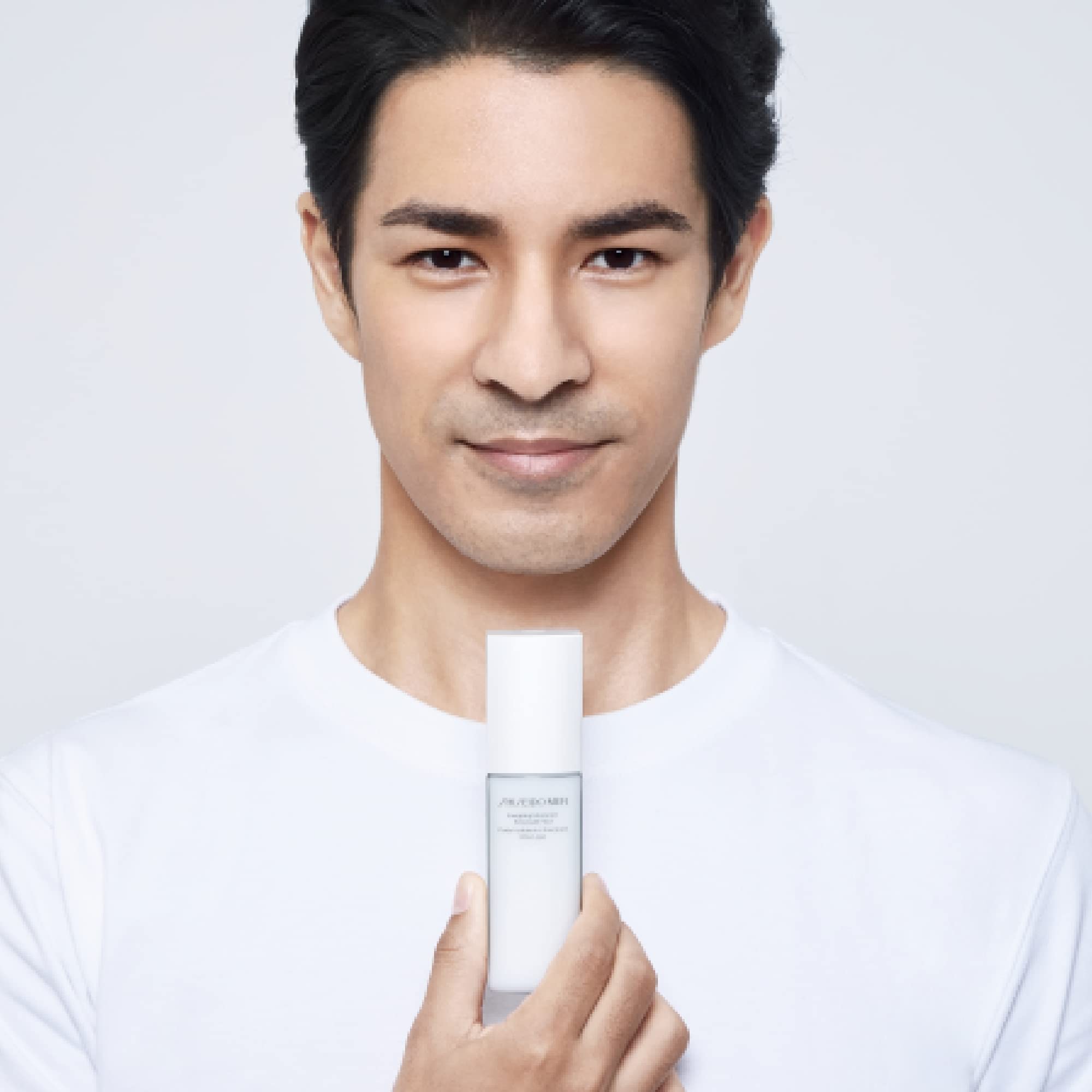 Shiseido Men Hidratante Energizante Extra Ligero, acabado no graso para piel cómoda.