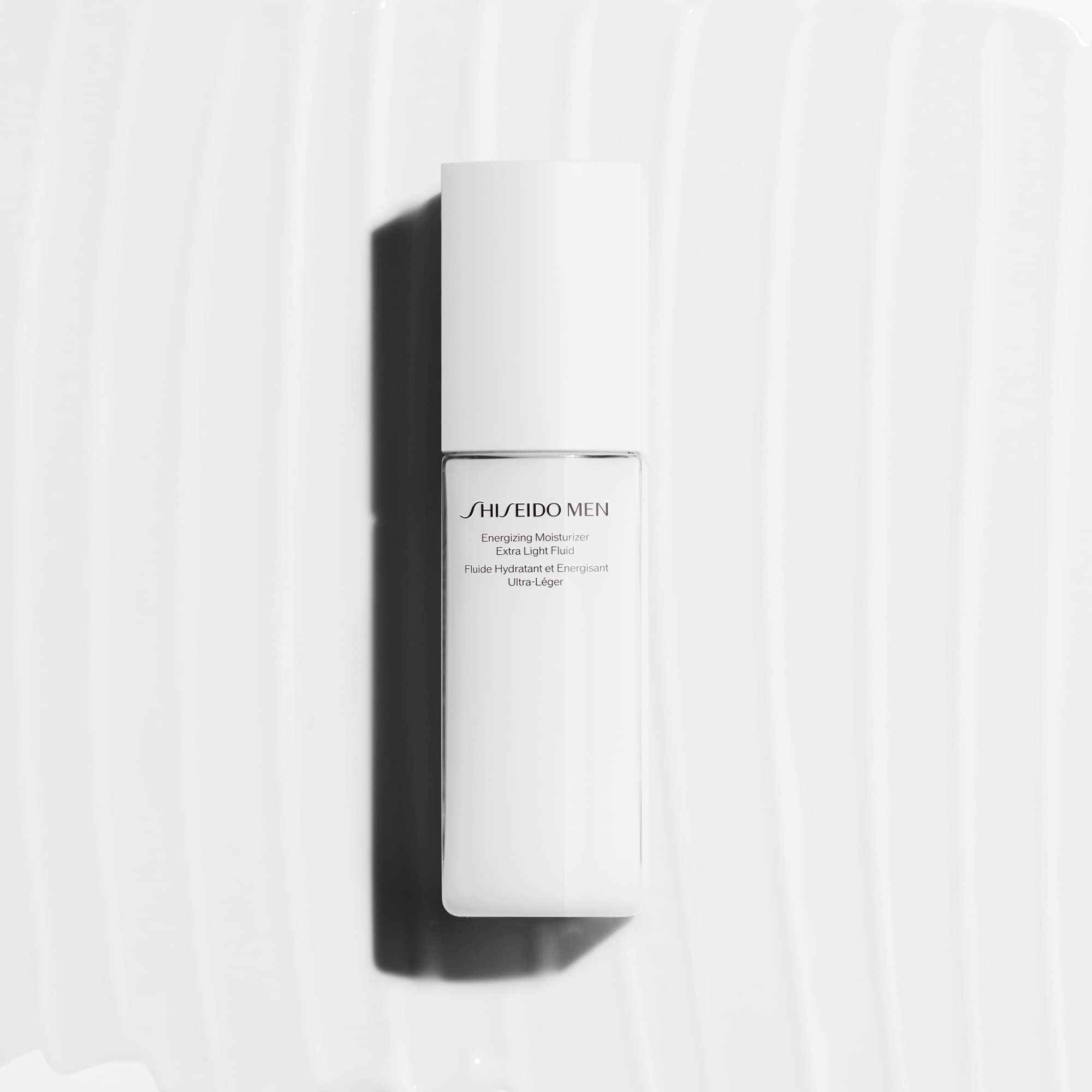 Shiseido Men Hidratante Energizante Extra Ligero, envase ergonómico para dosificación cómoda.