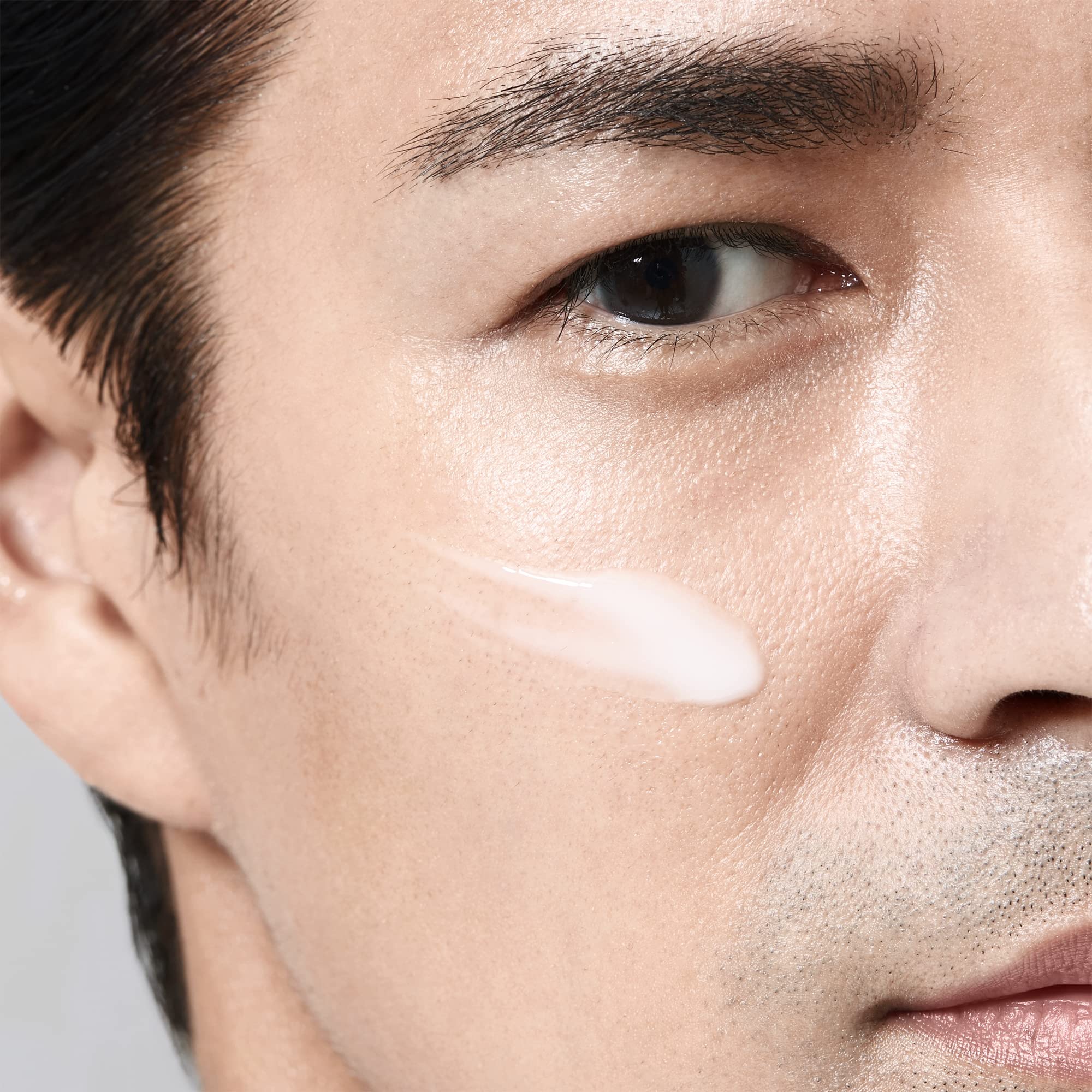 Shiseido Men Hidratante Energizante Extra Ligero, uso diario tras limpieza y suero.