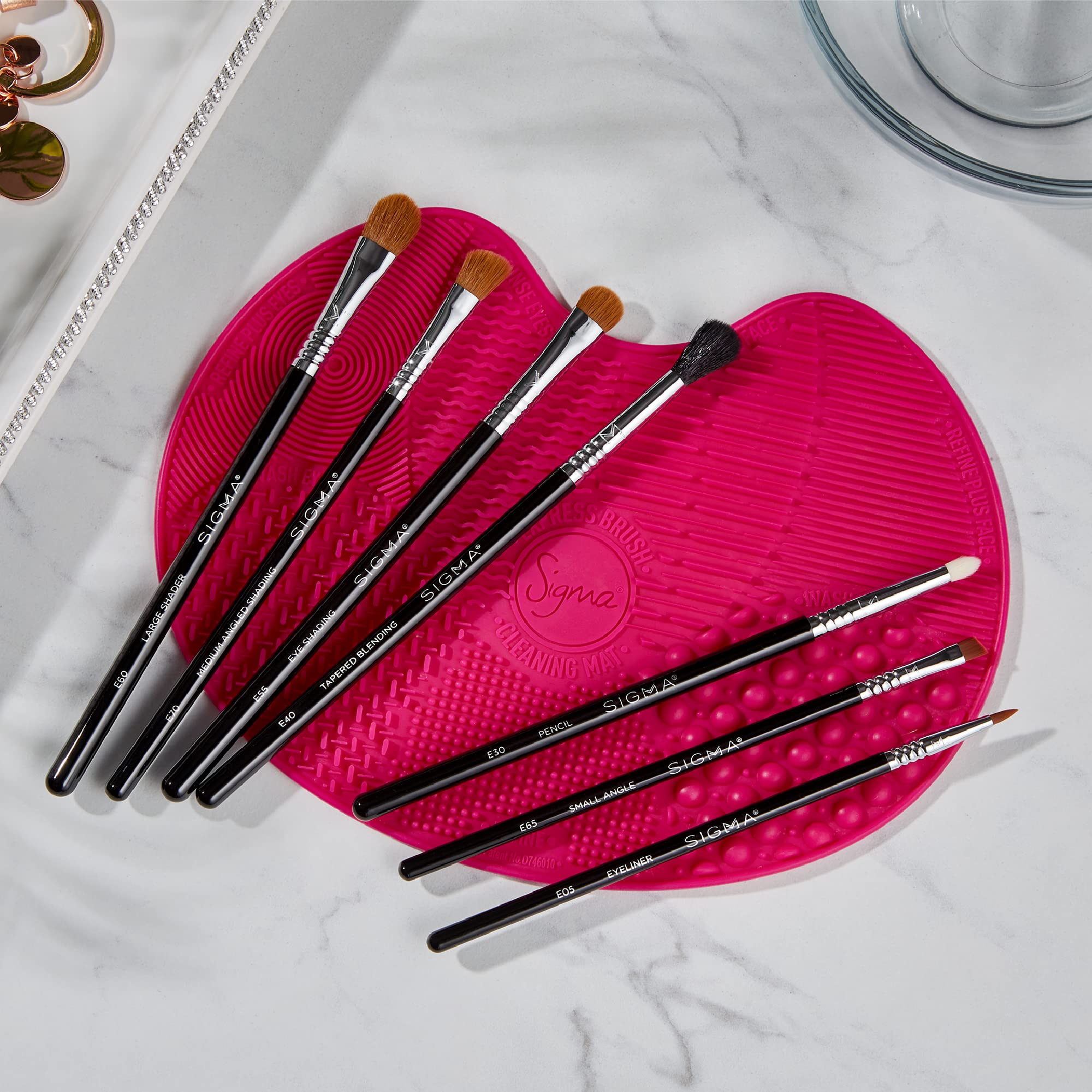 Sigma Beauty brocha definidora plana E15, delineado limpio y preciso