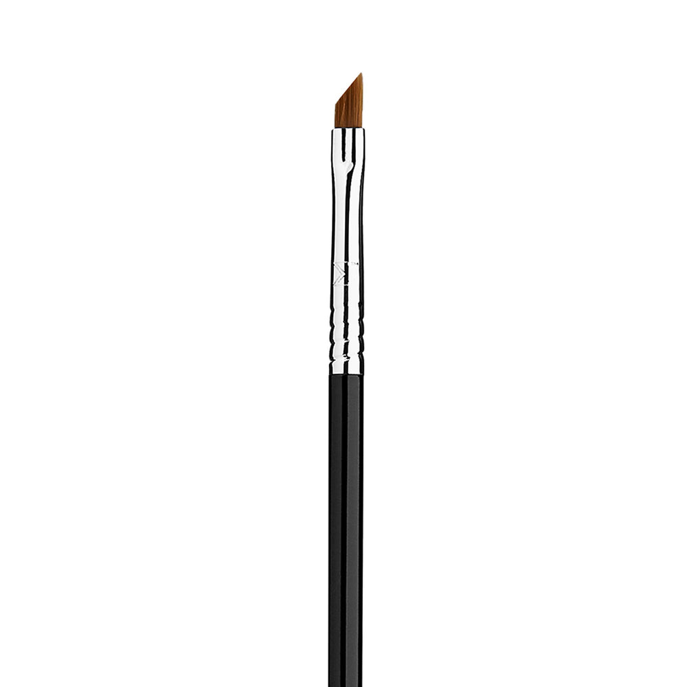 Sigma Beauty E06: cerda sintética suave para aplicación suave con gel o líquido.