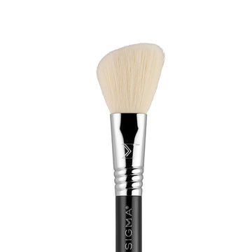 Sigma Beauty Travel Essential Trio pincel rostro: aplicación homogénea para base y polvos.