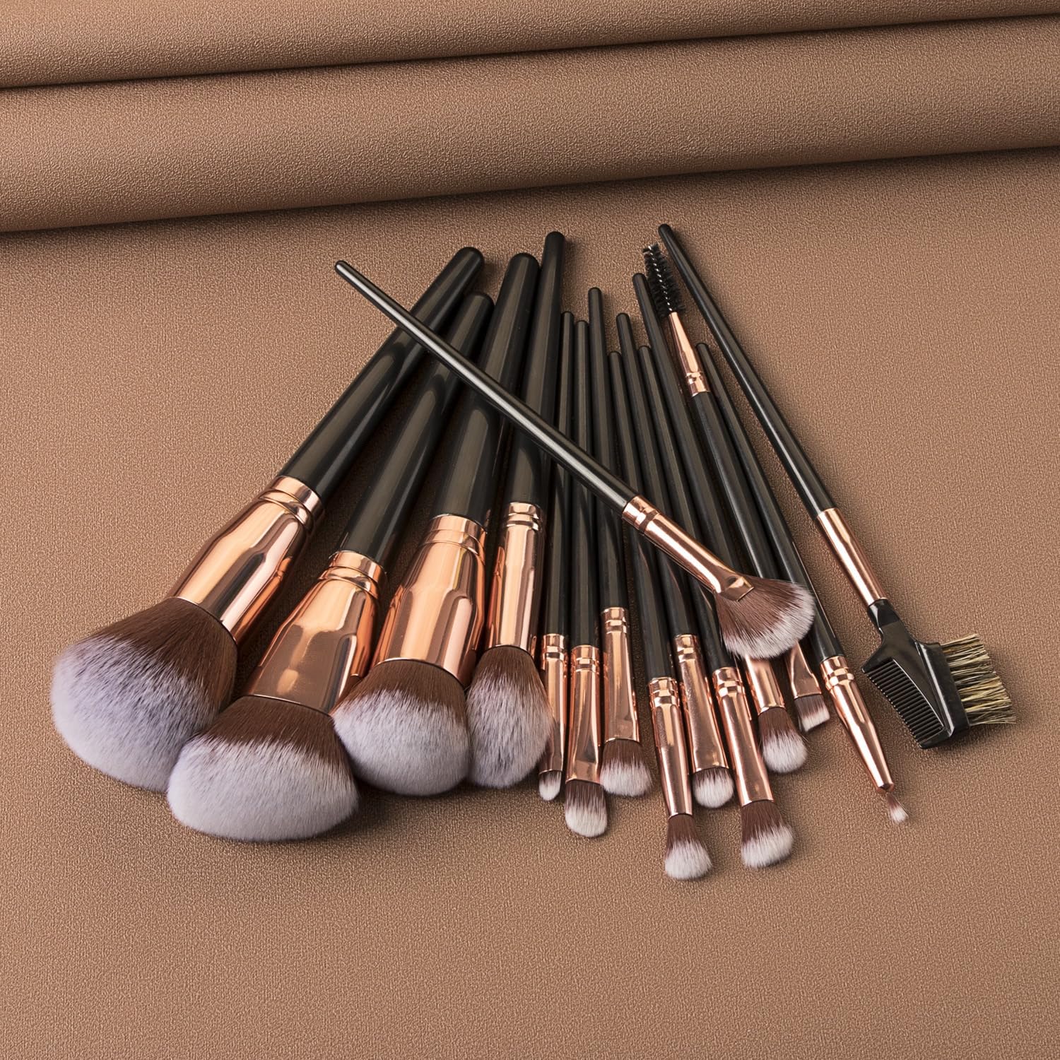 Brocha base/concealer SIHIMESOLFVE para cobertura homogénea.