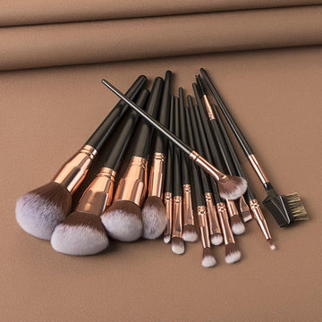 Brocha base/concealer SIHIMESOLFVE para cobertura homogénea.