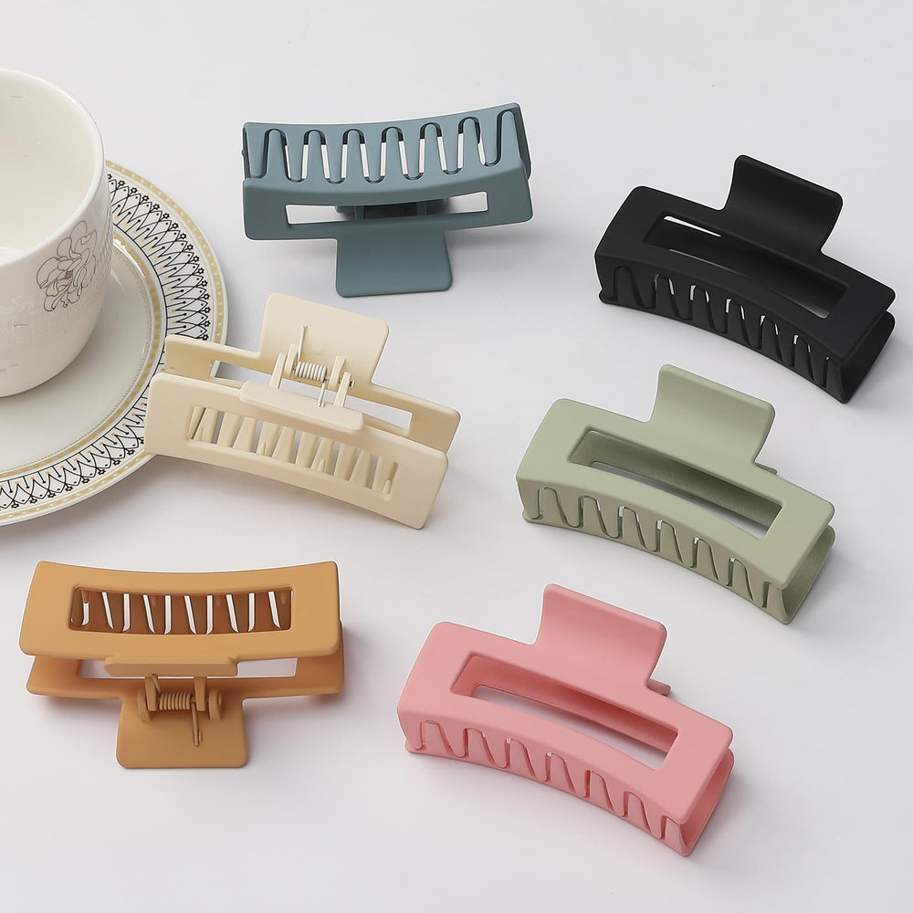Pinza Sisiaipu en colores variados, ideal para looks rápidos y sin resbalón