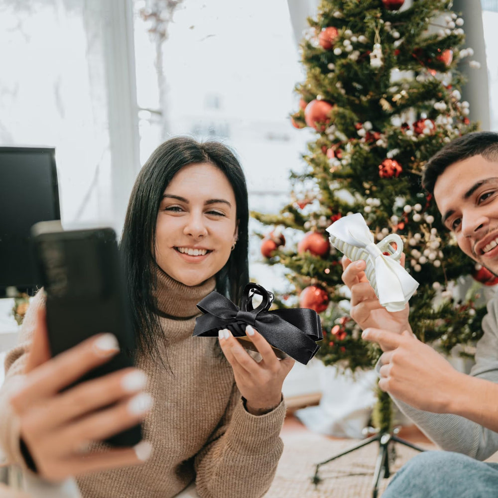 Paquete Sizobi: clips con lazo blanco y negro para uso diario.