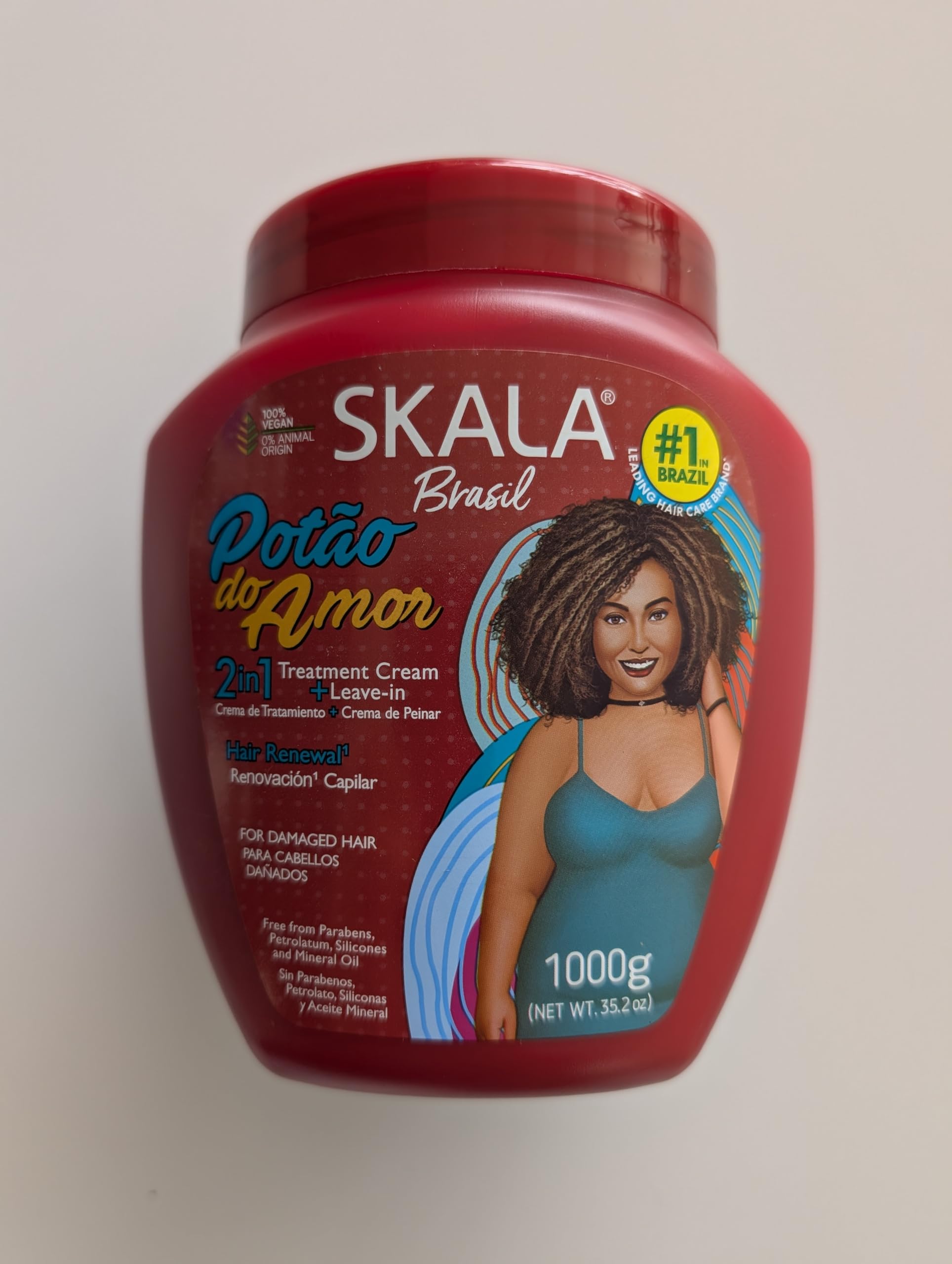 Textura cremosa de la crema para una aplicación suave