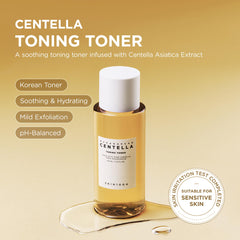 SKIN1004 Centella Toner aplicado con disco de algodón para absorción suave.