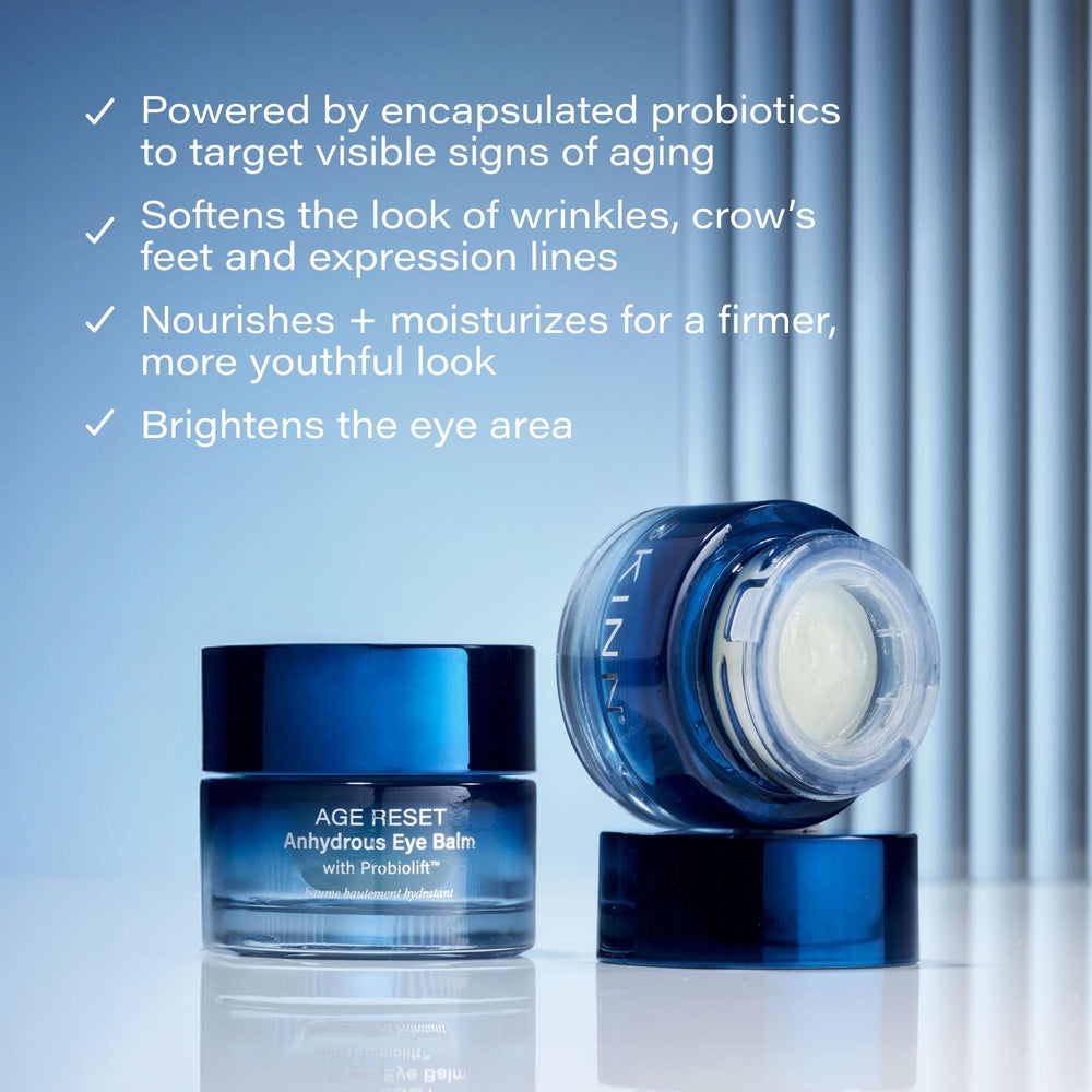 Aplicación nocturna SKINN Age Reset para el contorno ocular.
